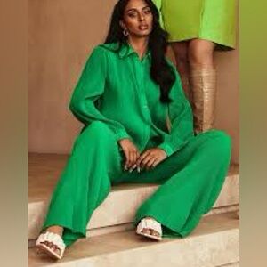 PrettyLittleThing Plisse Wide Leg Pants Green High Waisted Flowy Lounge Size 6